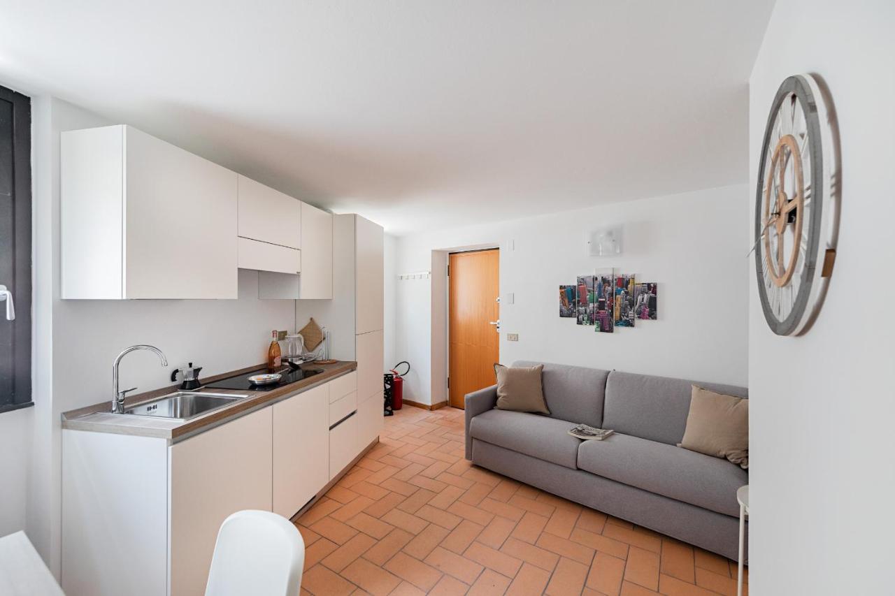 La Limonaia Apartments By Wonderful Italy การ์โดเน ริเวียรา ภายนอก รูปภาพ