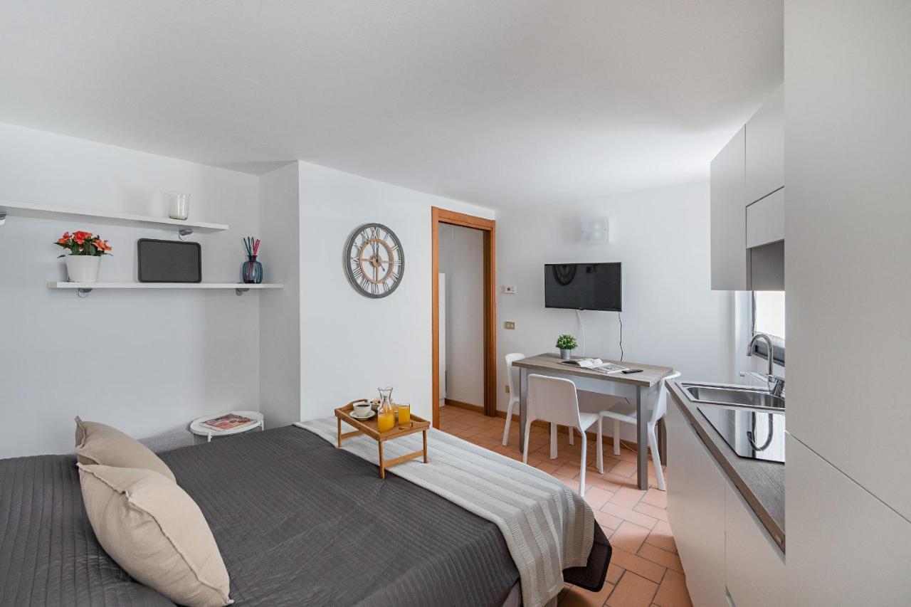 La Limonaia Apartments By Wonderful Italy การ์โดเน ริเวียรา ภายนอก รูปภาพ