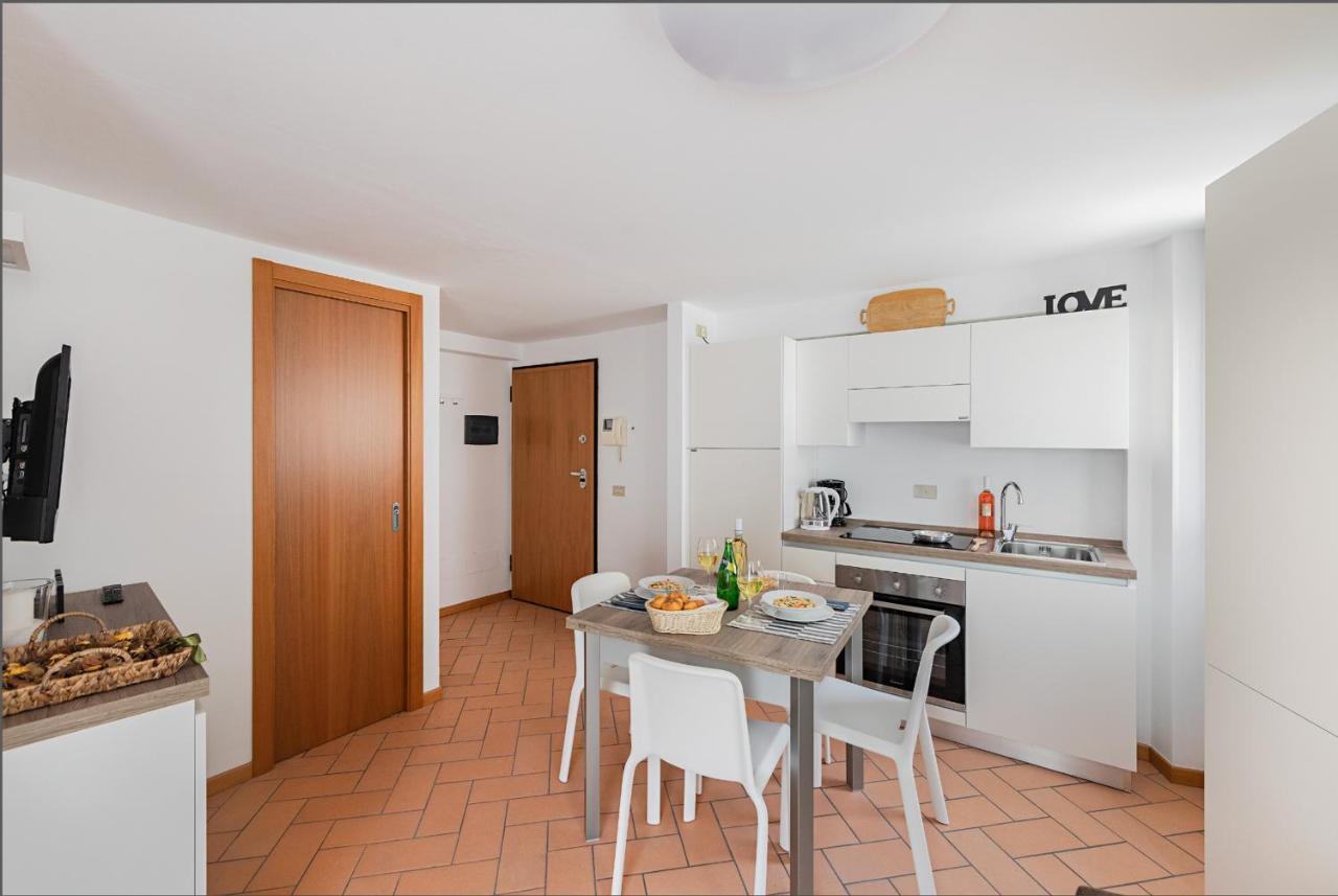 La Limonaia Apartments By Wonderful Italy การ์โดเน ริเวียรา ภายนอก รูปภาพ